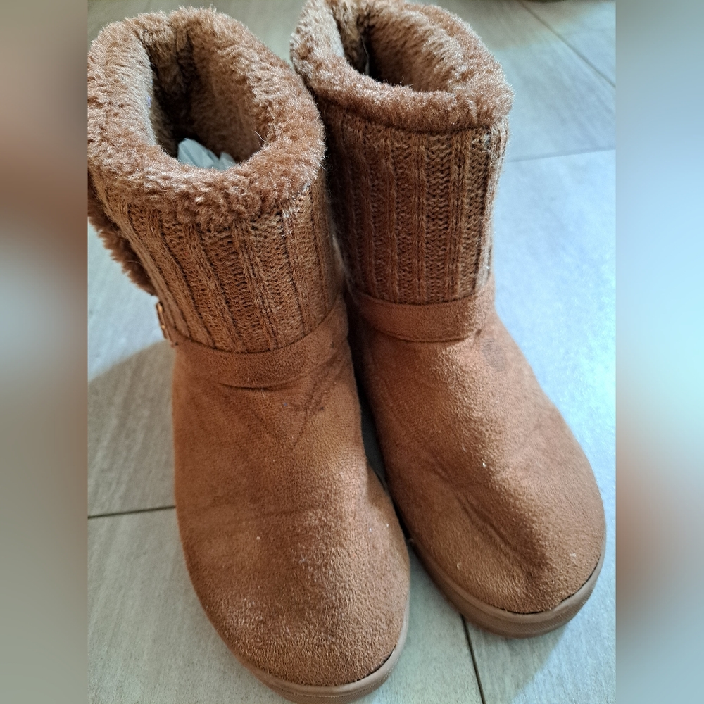 Women boots size 8